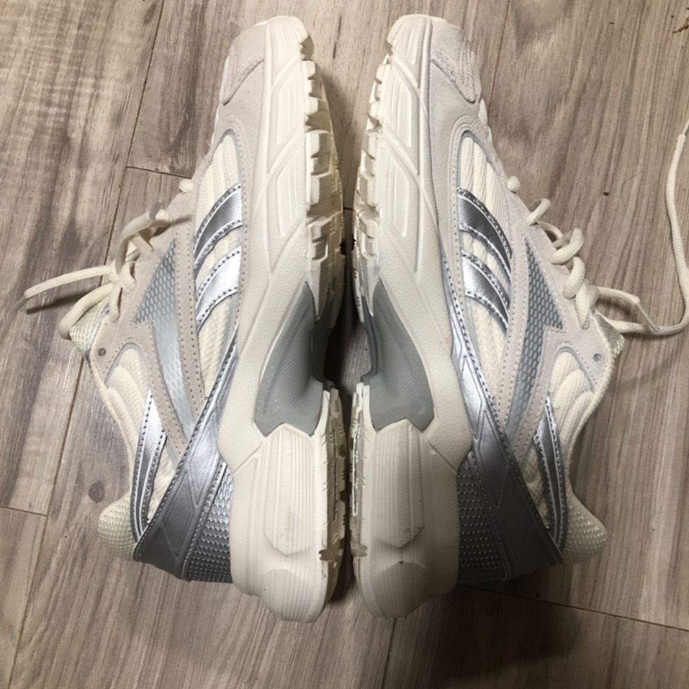 NWOT Reebok SHOES - Picture 4 of 4